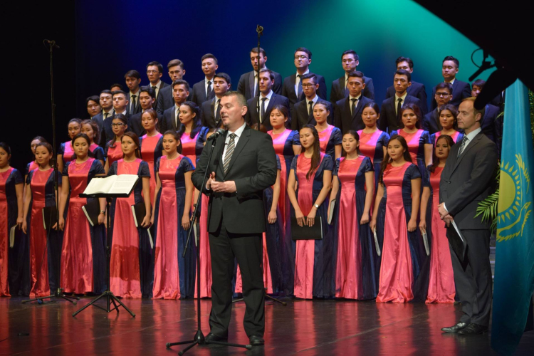 Adventre hangolva