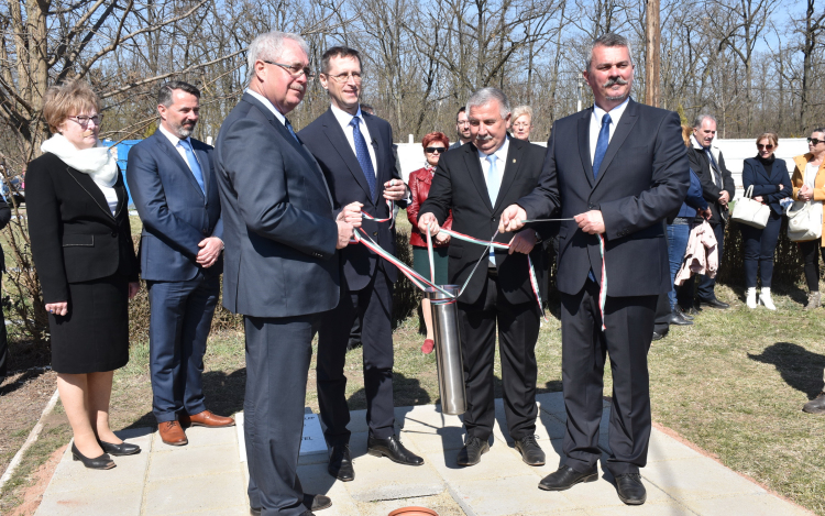 ÜNNEPÉLYES ALAPKŐLETÉTELLEL MEGKEZDŐDÖTT A LIGETI SPORTTELEP FELÚJÍTÁSA 