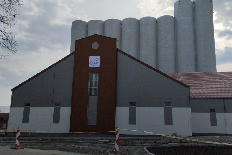 ÚJABB MÉRFÖLDKŐ A KARCAGI ÉLELMISZER- ELŐÁLLÍTÁSBAN