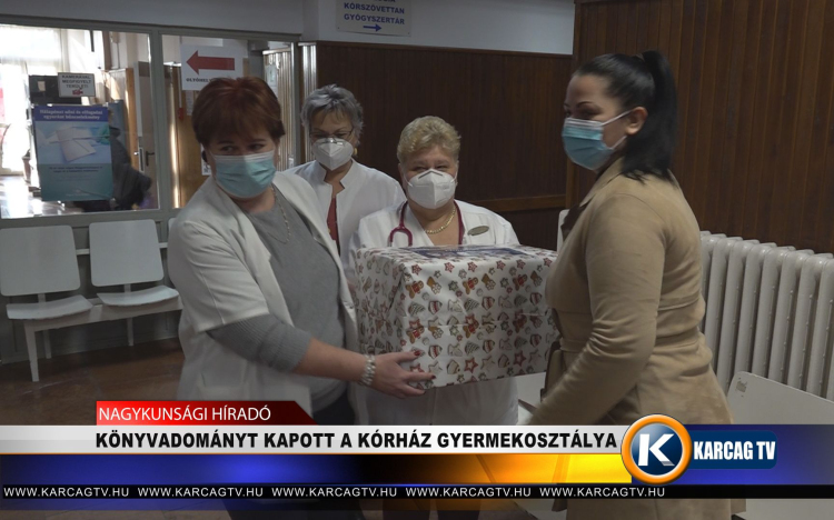 KÖNYVADOMÁNYT KAPOTT A KÓRHÁZ GYERMEKOSZTÁLYA