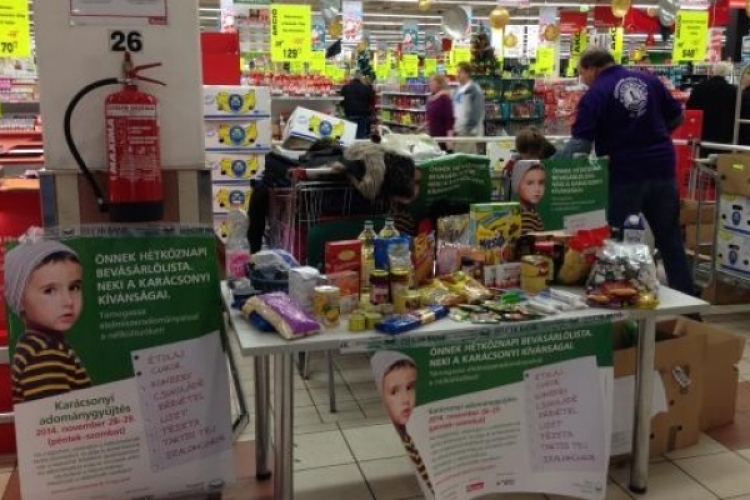 Idén is több mint 200 áruházban szervez karácsonyi gyűjtést a Magyar Élelmiszerbank