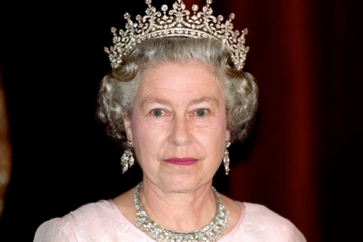 Hatvanöt éve uralkodik II. Erzsébet