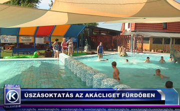 Úszásoktatás az Akácliget fürdőben