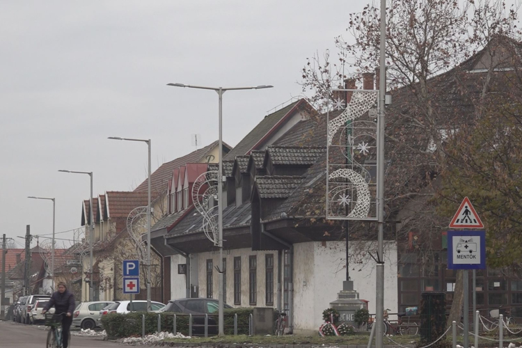 ÜNNEPI KÉSZÜLŐDÉS ABÁDSZALÓKON