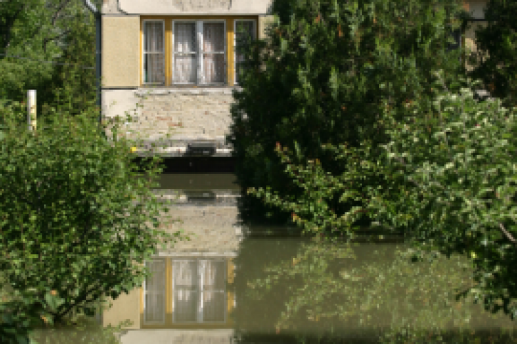 Árvíz - Száz ház lakóit menekítik ki Szigetmonostoron