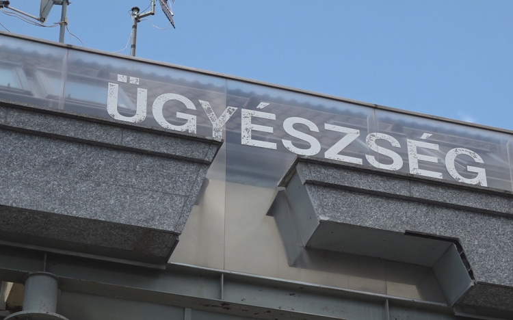 IDŐS EMBERT BÁNTALMAZOTT KÉT HUSZONÉVES