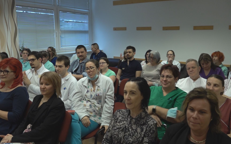 ELISMERÉSEKET ADTAK ÁT A MAGYAR ÁPOLÓK NAPJÁN