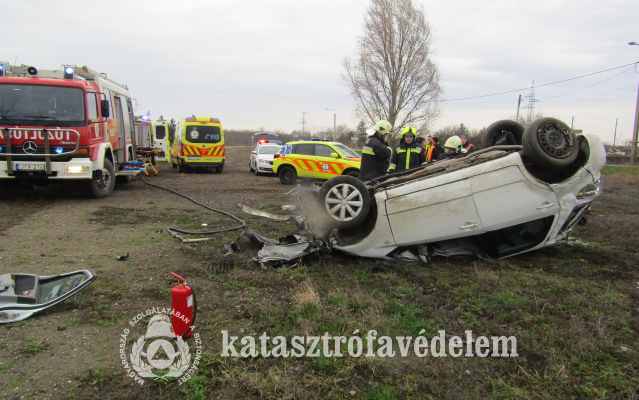  Lesodródott az útról egy autó Mezőtúrnál