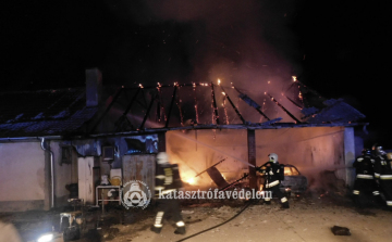 Leégett egy garázs Kenderesen