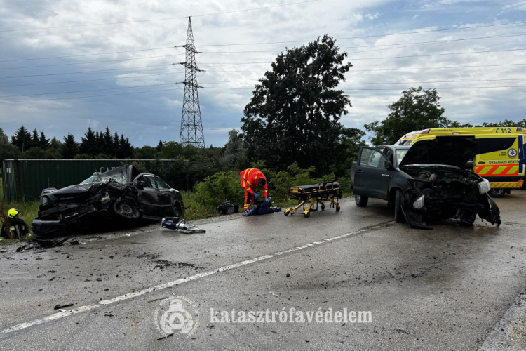 Két autó ütközött Besenyszög-Palotásnál