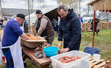 250 méteres kolbász, toroskáposzta, pecsenye, muzsikaszó, pálinka