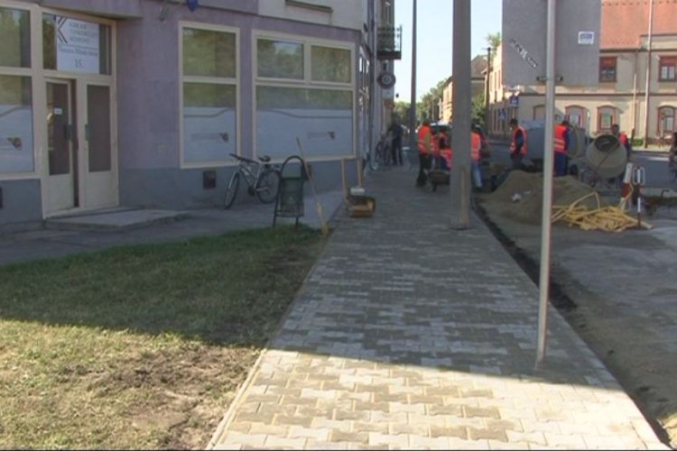 Folytatódik a főtéri járdafelújítás