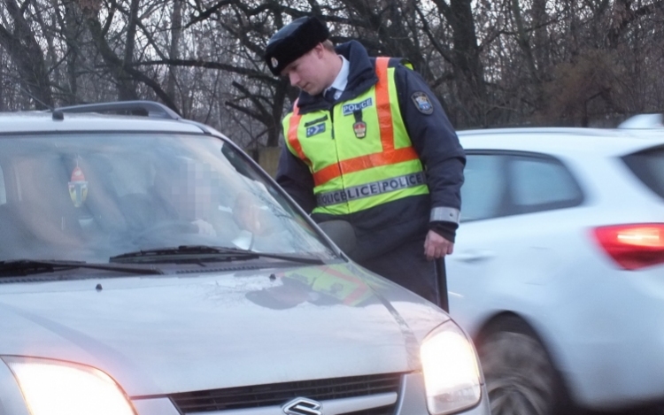 Rendszeresen ellenőrzik a rendőrök a megyében a járművezetőket