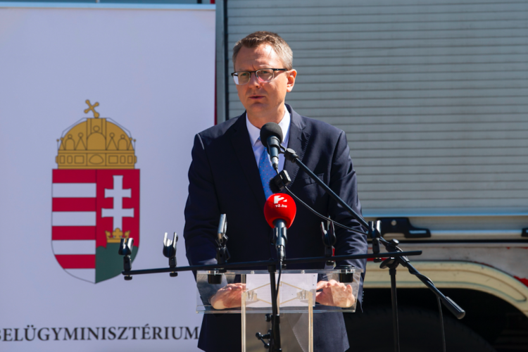 A szabadtéri tüzek veszélyére hívta fel a figyelmet a Belügyminisztérium államtitkára