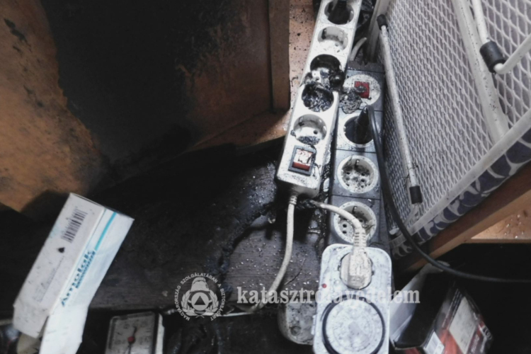  Elosztó égett egy kunmadarasi házban