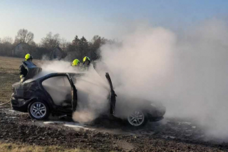 Kigyulladt egy gépkocsi Túrkevén