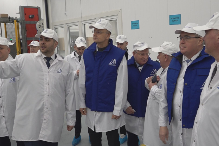 ÚJ ÜZEMCSARNOKOT ADTAK ÁT KARCAGON