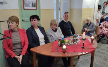 Karácsonyi ünnepség a Varró utcai idősek otthonában