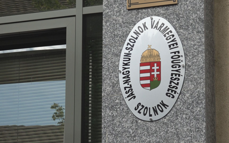 KÉTSZER IS RÁTÁMADT HAJLÉKTALANTÁRSÁRA