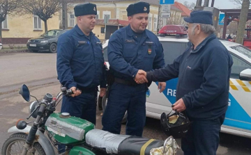 A NÁDASBAN REJTETTE EL A LOPOTT MOTORT 