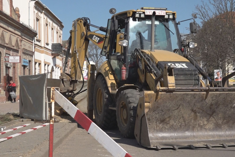 ÚTFELÚJÍTÁS-MEGKEZDŐDTEK A MUNKÁLATOK