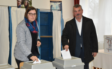 A mai választás tétje: kimarad vagy belesodródik Magyarország a háborúba.