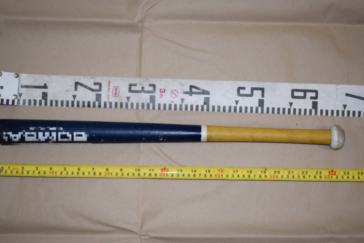 Vita után baseballütővel esett a kocsinak