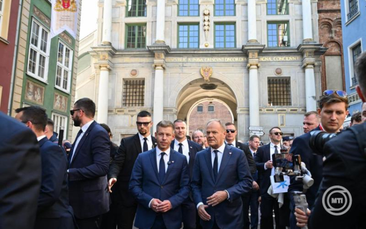 Magyar Péter: a magyar nép megfogadta II. János Pál pápa tanácsát, hogy ne féljen