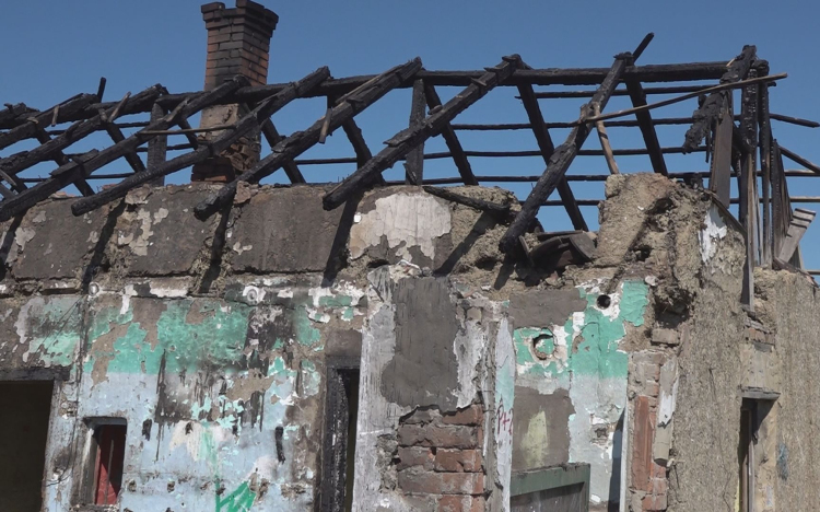 LEÉGETT A KARCAGI CSALÁD HÁZA-SEGÍTSÉGET KÉRNEK