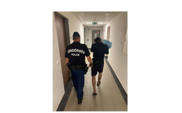 ŐRIZETBEN A LAKÁSBETÖRŐ