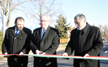 Megújult a 4-es főút fegyverneki szakasza