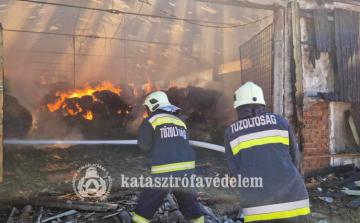 Bálák égtek Tiszajenő mellett
