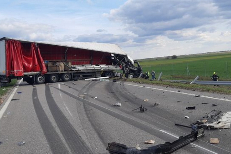 TELJES ÚTLEZÁRÁS AZ M44-ES AUTÓÚTON 