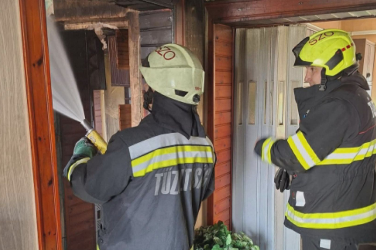 TŰZ VOLT EGY ÚJSZÁSZI HÁZ KONYHÁJÁBAN