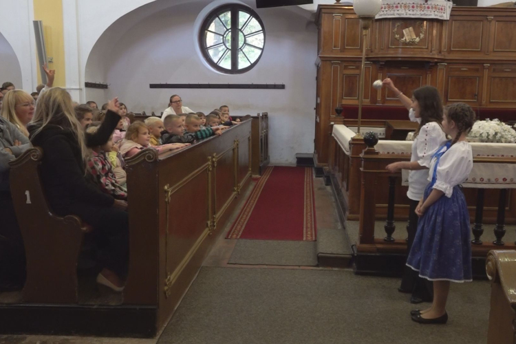 VARÁZSLATOS ZENE-A ZENE ÖSSZEKÖT