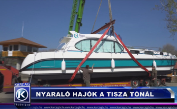 NYARALÓ HAJÓK A TISZA TÓNÁL