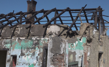 LEÉGETT A KARCAGI CSALÁD HÁZA-SEGÍTSÉGET KÉRNEK