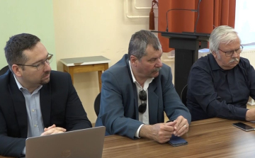 ÜLÉSEZETT A KÉPVISELŐ-TESTÜLET