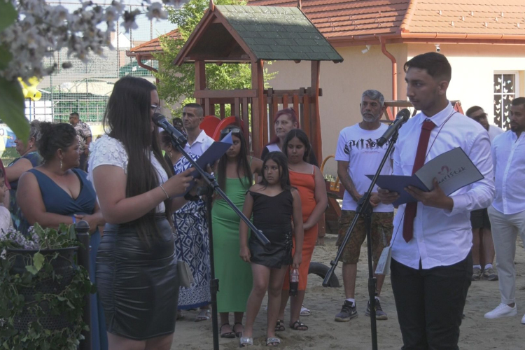 ELBALLAGTAK A „MARISTÁSOK”