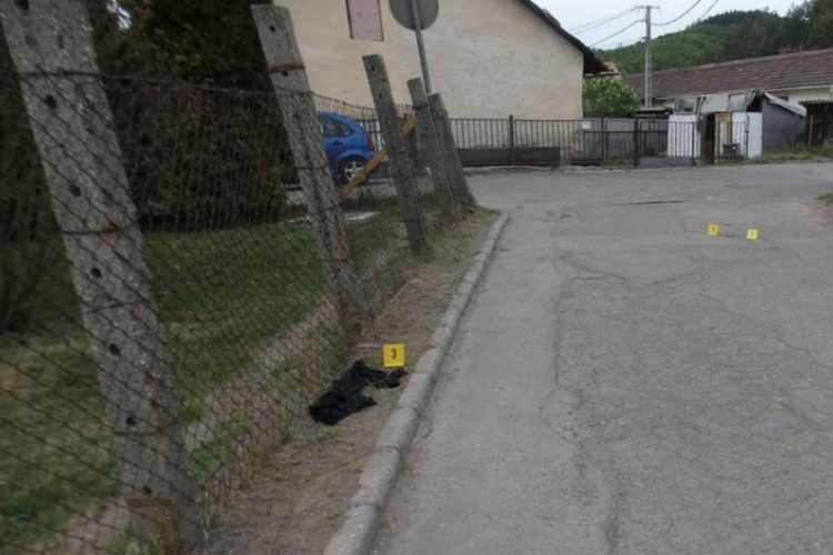 Saját testével védte földön fekvő férjét a feleség