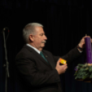 Az első adventi gyertya meggyújtása