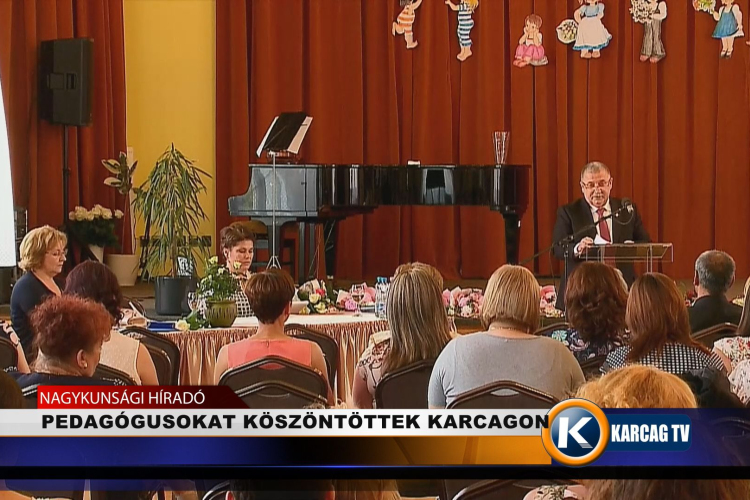 PEDAGÓGUSOKAT KÖSZÖNTÖTTEK KARCAGON