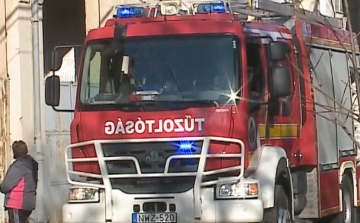 Csúszós anyag folyt ki egy kamionból