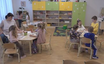 SZÍNES PROGRAMOK VÁRNAK A SZENT ERZSÉBET KATOLIKUS ÓVODA APRÓSÁGAIRA