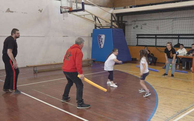 EGYRE NÉPSZERŰBB A SZIVACSBOTHARC