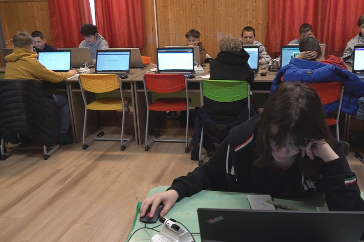 ORSZÁGOS KOMPETENCIAMÉRÉS A „REFIBEN”