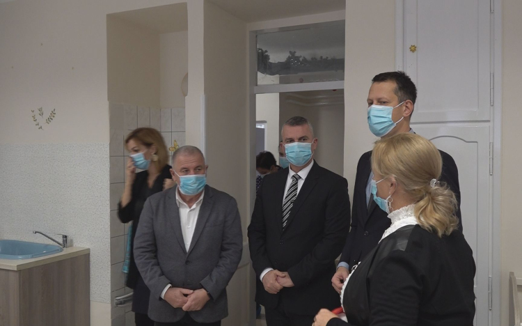 ÚJ RÉSZLEG A GÓLYAFÉSZEK OTTHONBAN