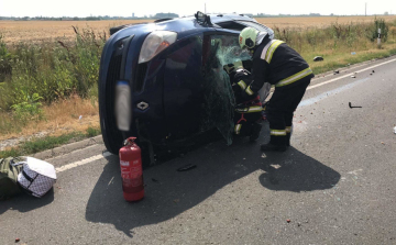 Kisbusszal karambolozott egy autó Törökszentmiklósnál