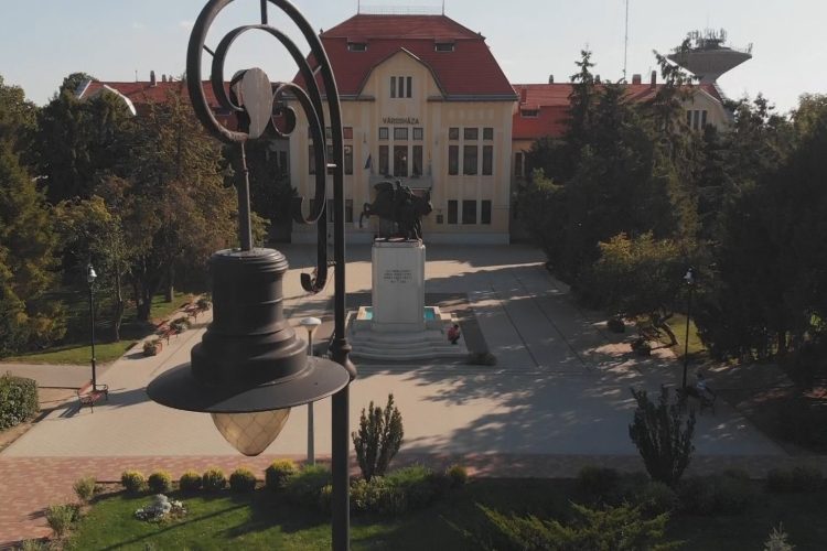 ÁLTALÁNOS KÖZMEGHALLGATÁS