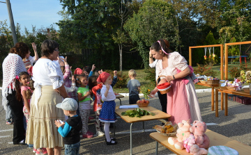 Mihály napi vásár az óvodában. Galériával